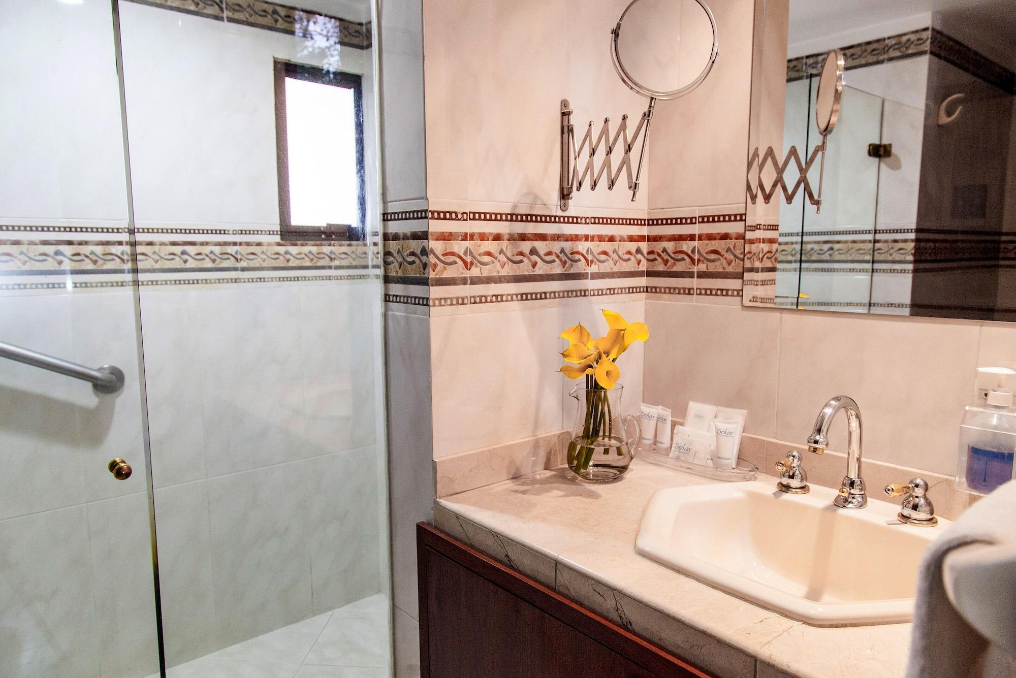 Hotel Casa Laureles Медельин Экстерьер фото