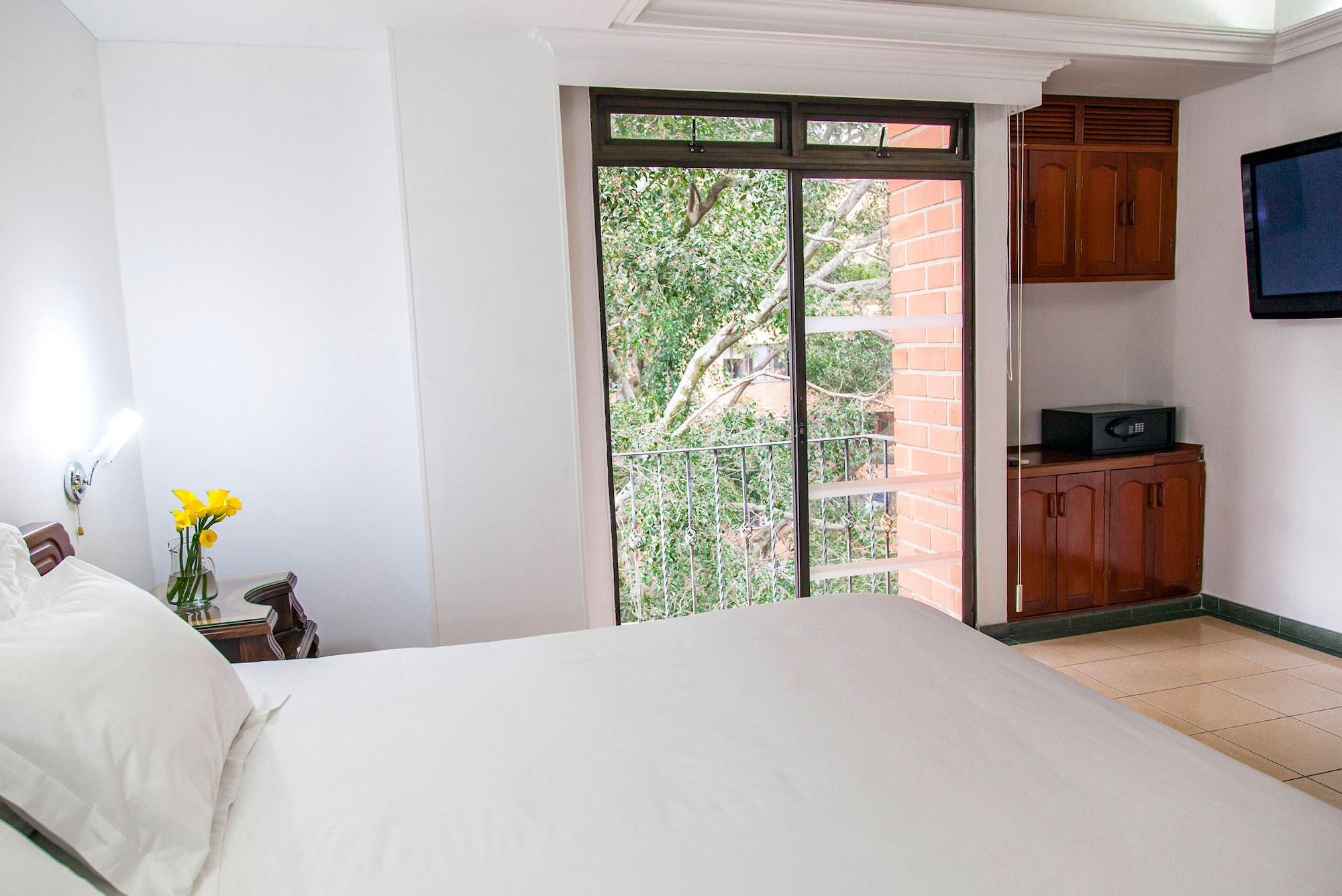 Hotel Casa Laureles Медельин Экстерьер фото