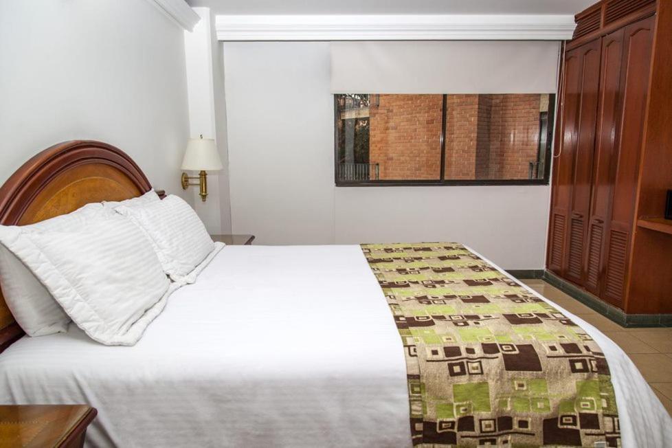 Hotel Casa Laureles Медельин Экстерьер фото