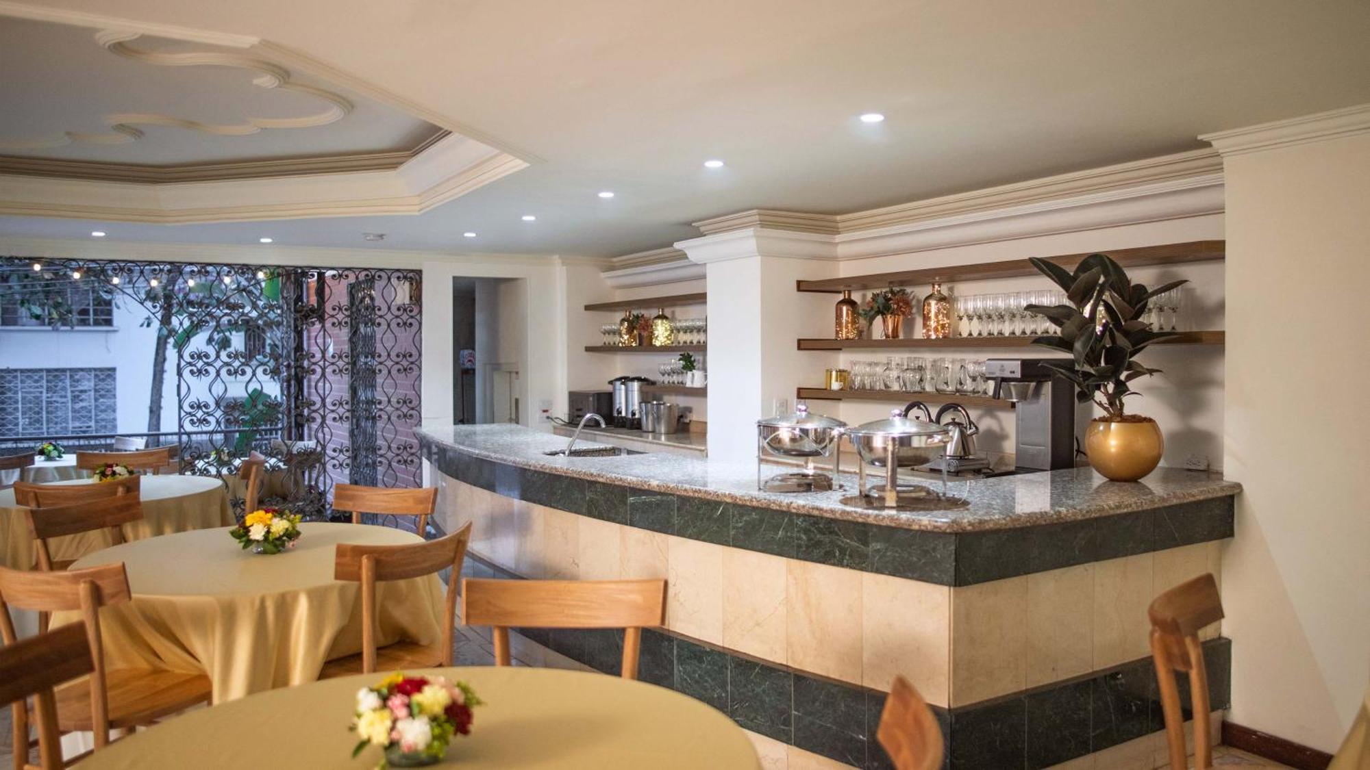 Hotel Casa Laureles Медельин Экстерьер фото