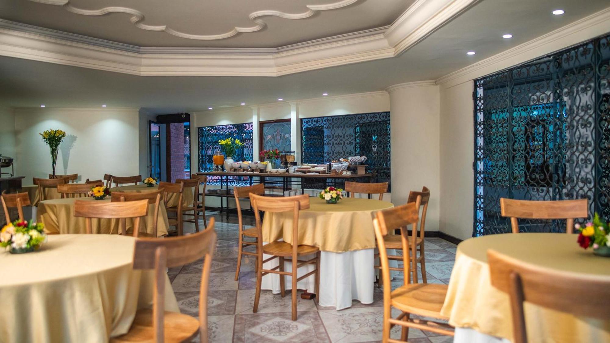 Hotel Casa Laureles Медельин Экстерьер фото