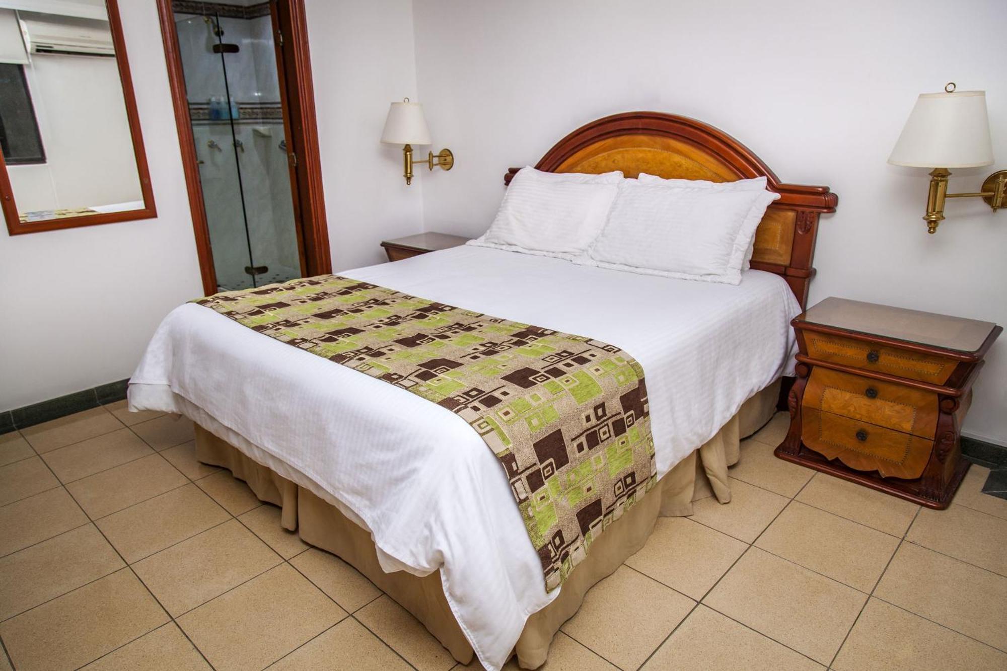 Hotel Casa Laureles Медельин Экстерьер фото