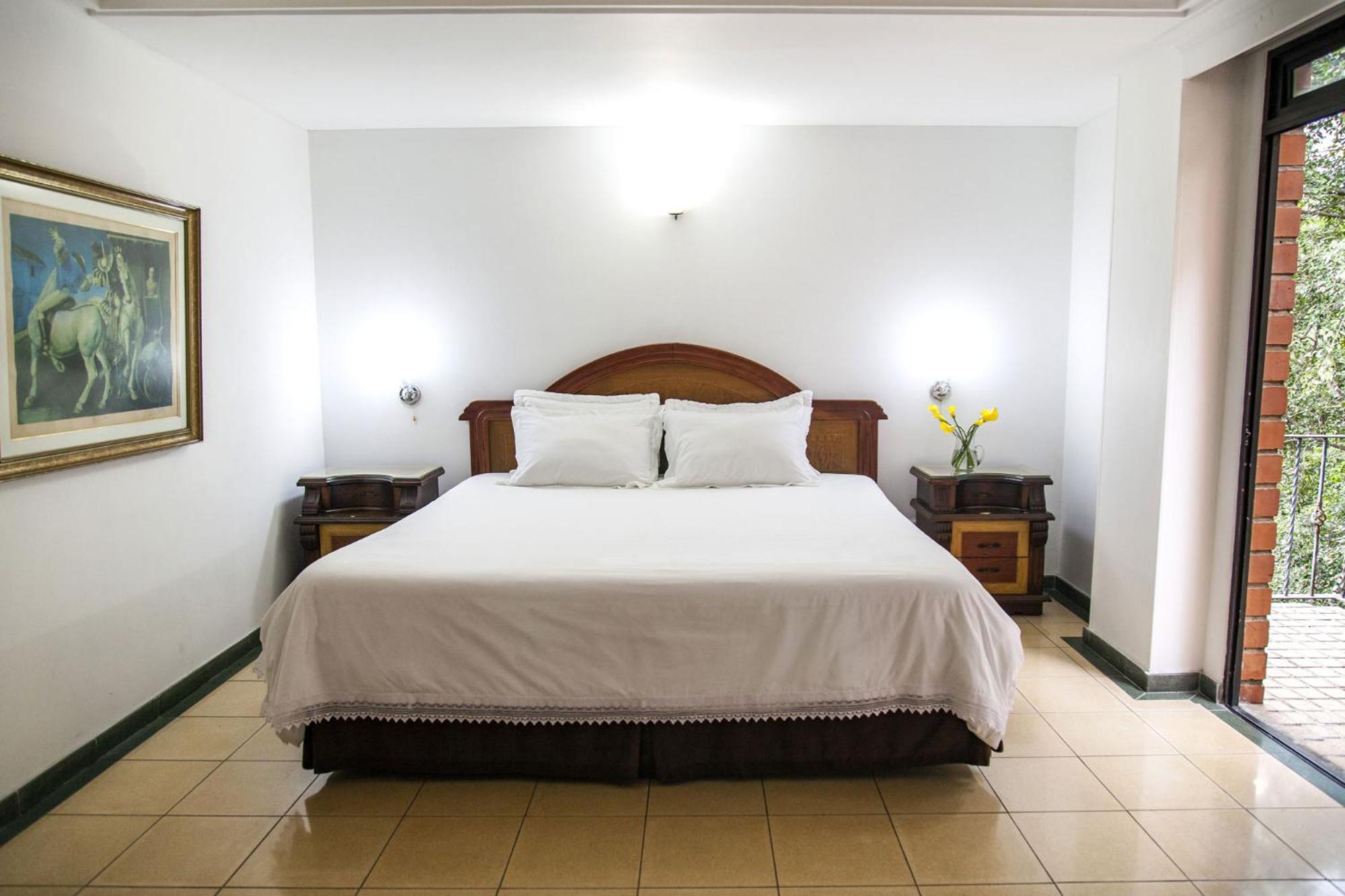 Hotel Casa Laureles Медельин Экстерьер фото