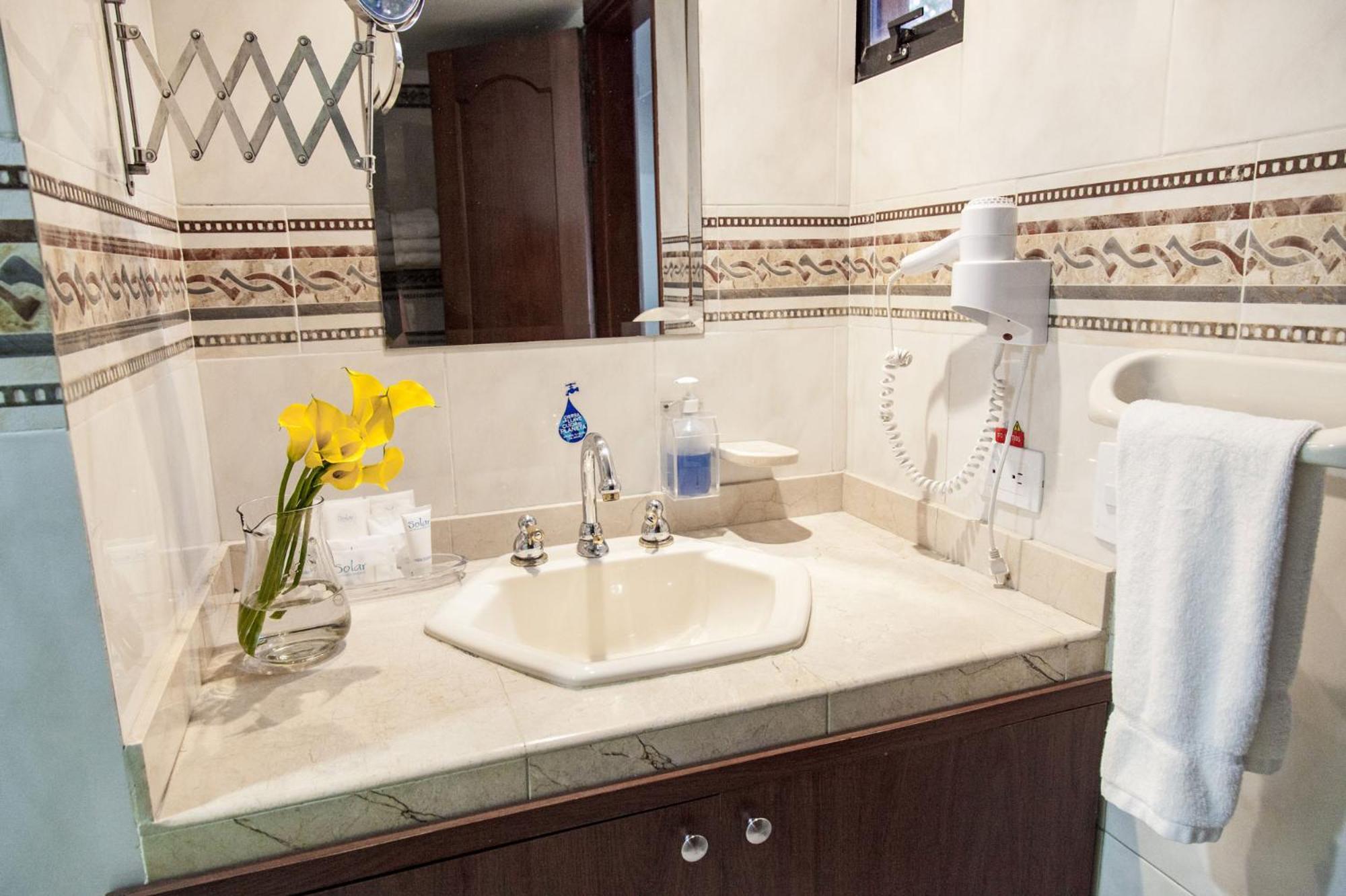 Hotel Casa Laureles Медельин Экстерьер фото