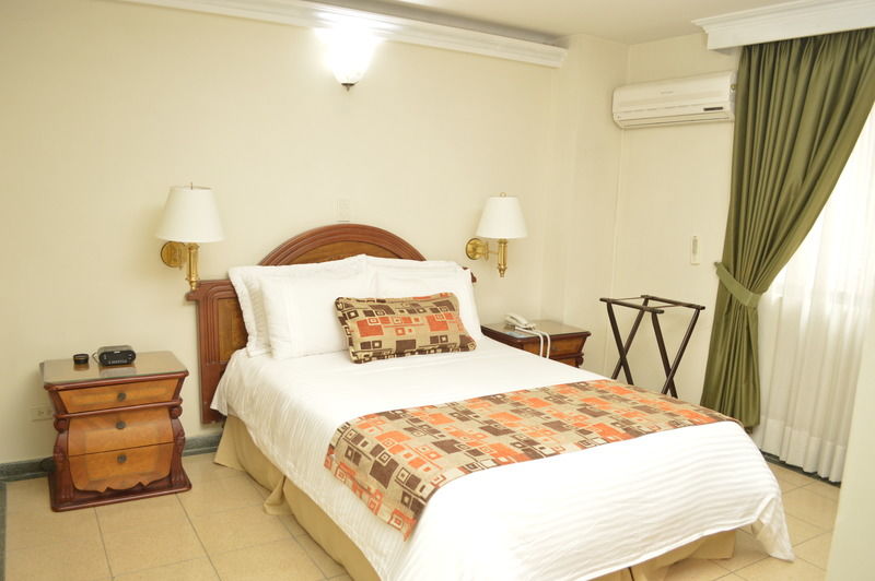 Hotel Casa Laureles Медельин Экстерьер фото