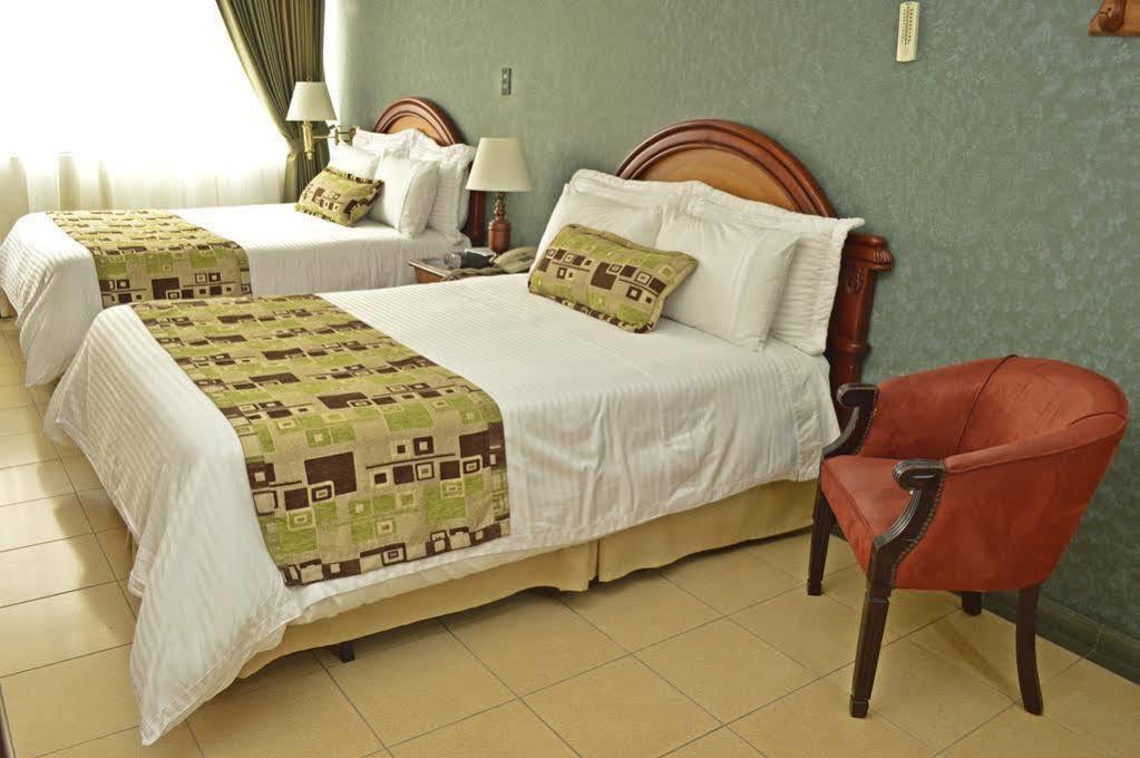 Hotel Casa Laureles Медельин Экстерьер фото